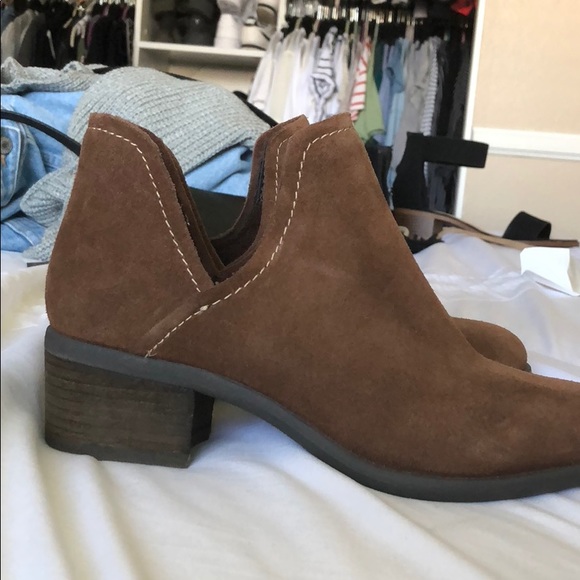 Brown suede booties - Picture 2 of 4